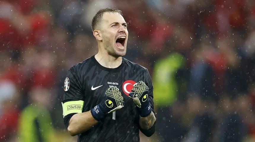Mert G&uuml;nok, Milli Takım kariyerini sonlandırdığını a&ccedil;ıkladı!