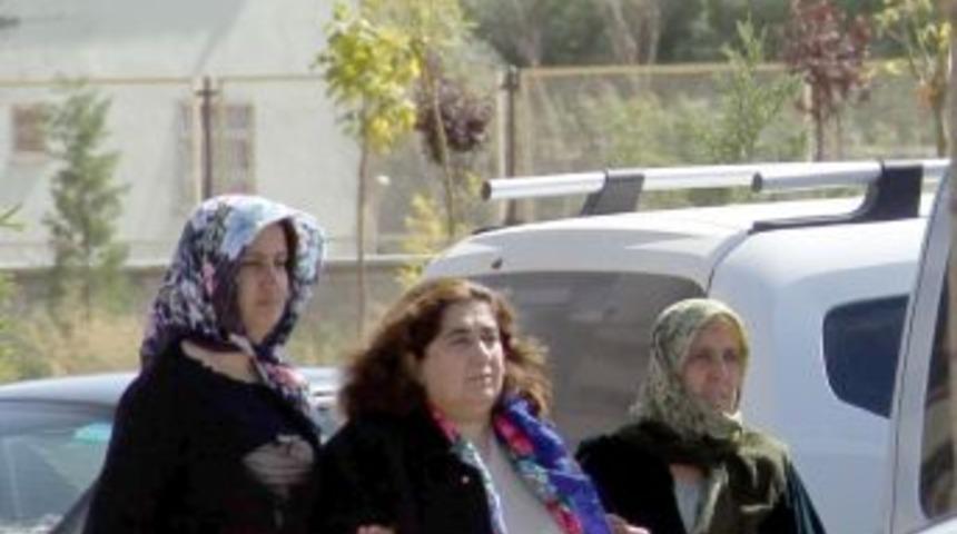 Y&uuml;ksekova'da ter&ouml;ristlerin &ouml;ld&uuml;rd&uuml;ğ&uuml; m&uuml;hendisin annesi: Allah belalarını versin