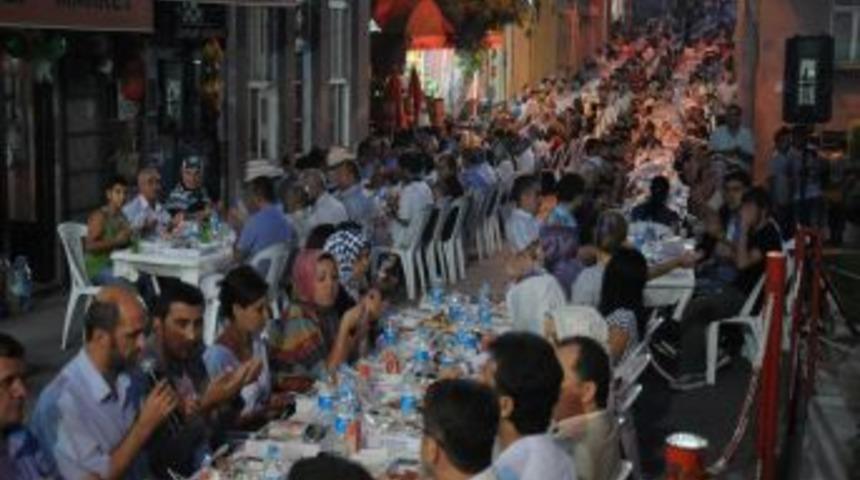 Bağcılar Belediyesi Gönül Sofrası Mahmutbey’de kuruldu