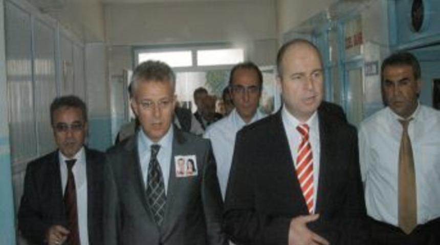 Emniyet Genel M&uuml;d&uuml;r&uuml; yaralıları ziyaret etti