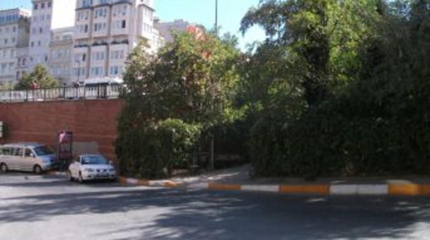 Konsolosluk yakınında ş&uuml;pheli &ccedil;anta paniği