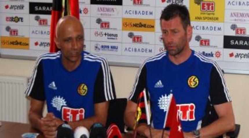 Eskişehirspor Teknik Direkt&ouml;r&uuml; Skibbe: &Uuml;st sıraları zorlayan bir takım olacağız