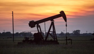 Brent petrol&uuml;n varili 102,99 dolardan işlem g&ouml;r&uuml;yor