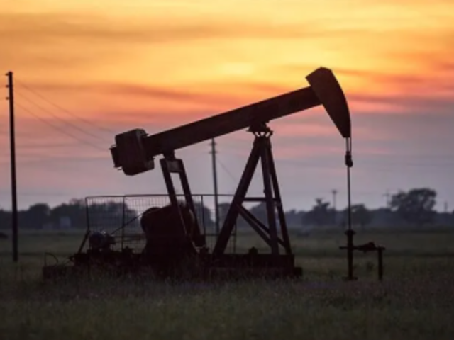 Brent petrol&uuml;n varili 102,99 dolardan işlem g&ouml;r&uuml;yor