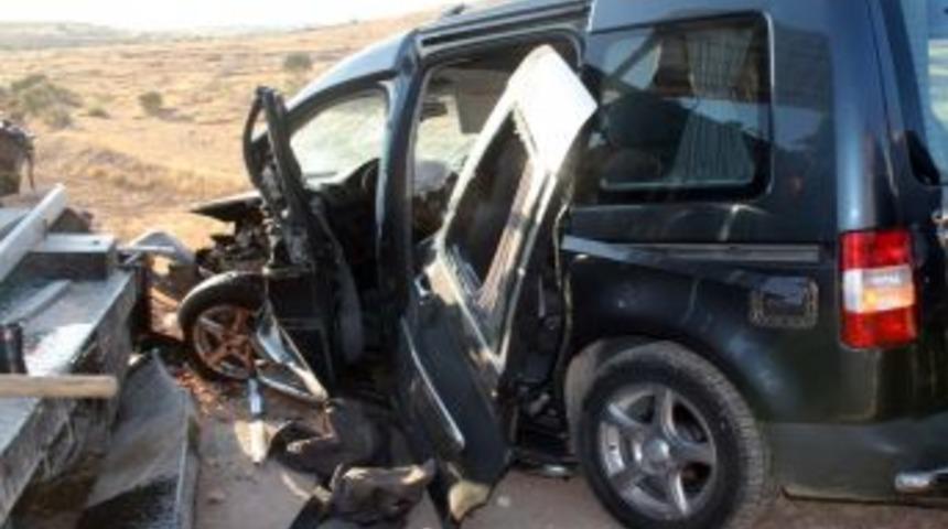 Midyat'ta tarfik kazası: 4 &ouml;l&uuml;, 9 yaralı