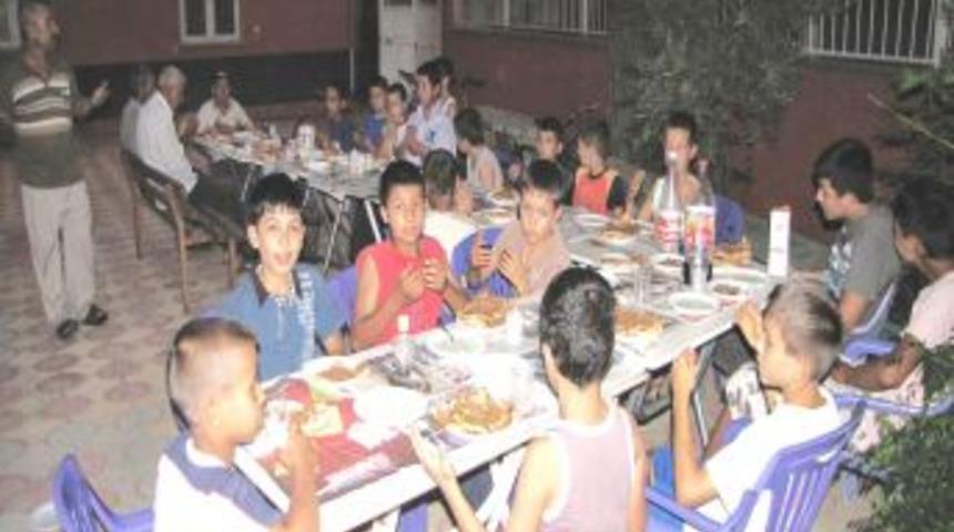 Kur&rsquo;an Kursu &ouml;ğrencileri iftarda bir araya geldi