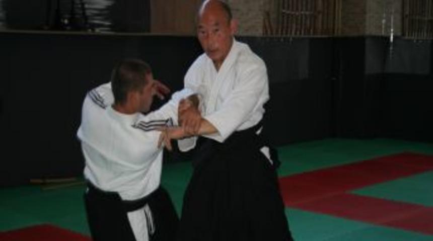 D&uuml;nyaca &uuml;nl&uuml; Japon aikido ustası Bursa'da sporseverlerle buluştu