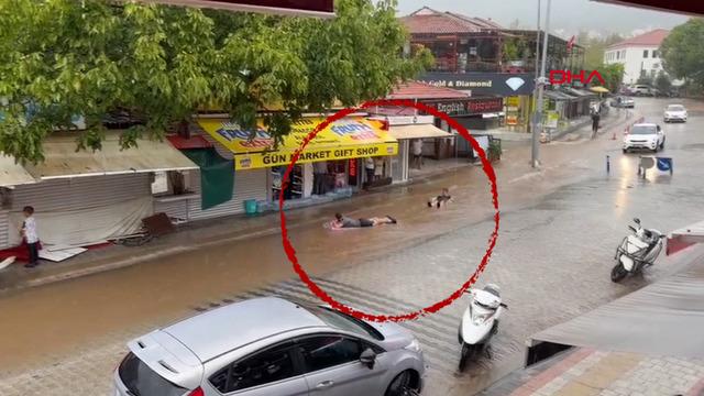 Sel sularında rafting eğlencesi! Görüntüler Fethiye'den