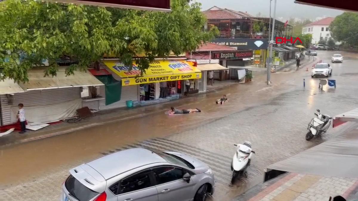 Sel sularında rafting eğlencesi! G&ouml;r&uuml;nt&uuml;ler Fethiye den 1