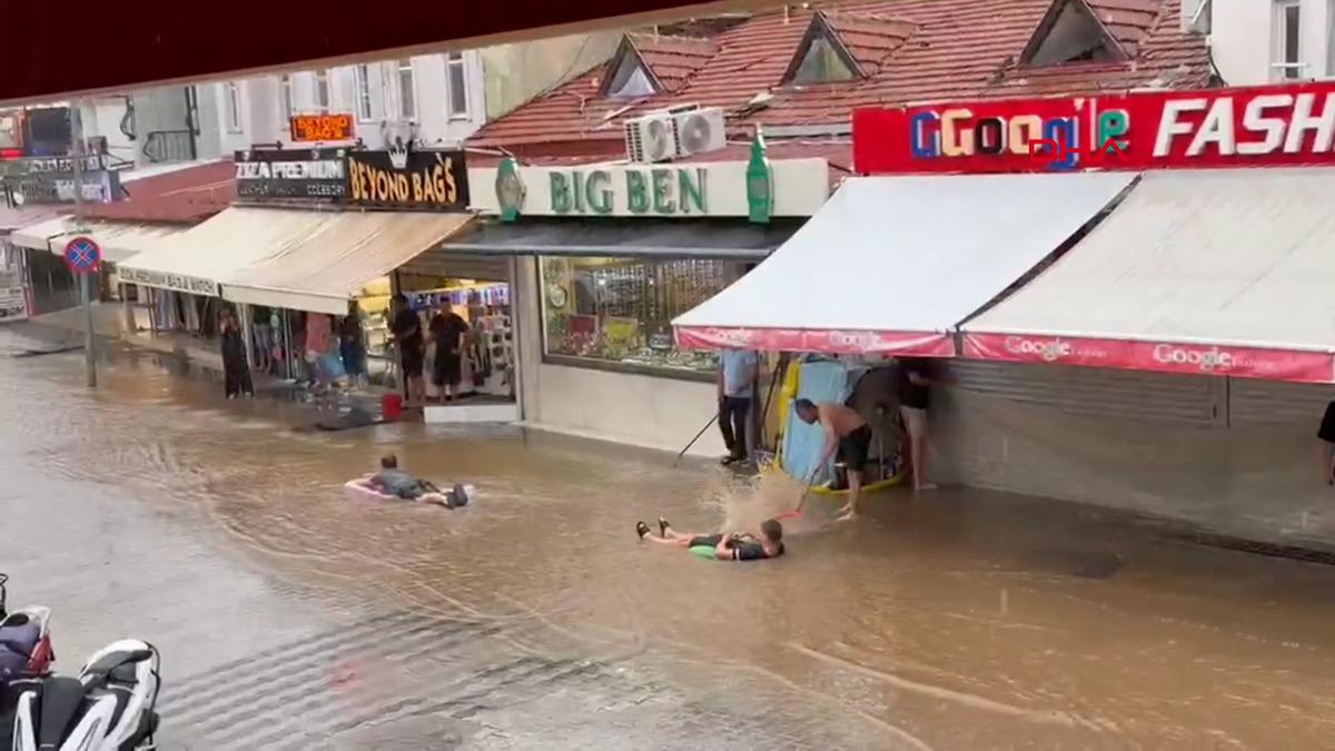Sel sularında rafting eğlencesi! G&ouml;r&uuml;nt&uuml;ler Fethiye den 2
