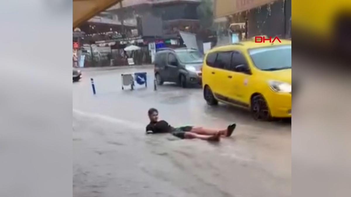 Sel sularında rafting eğlencesi! G&ouml;r&uuml;nt&uuml;ler Fethiye den 5