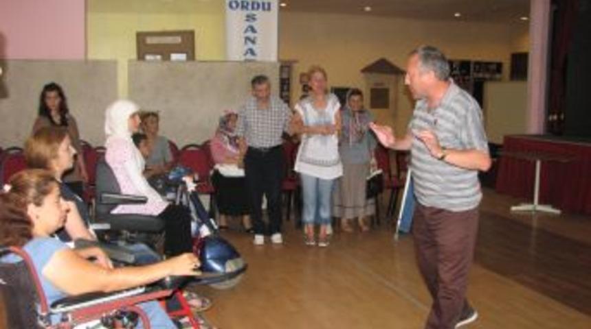 Ordulu engelliler tiyatro ile hayatta biz de varız diyor