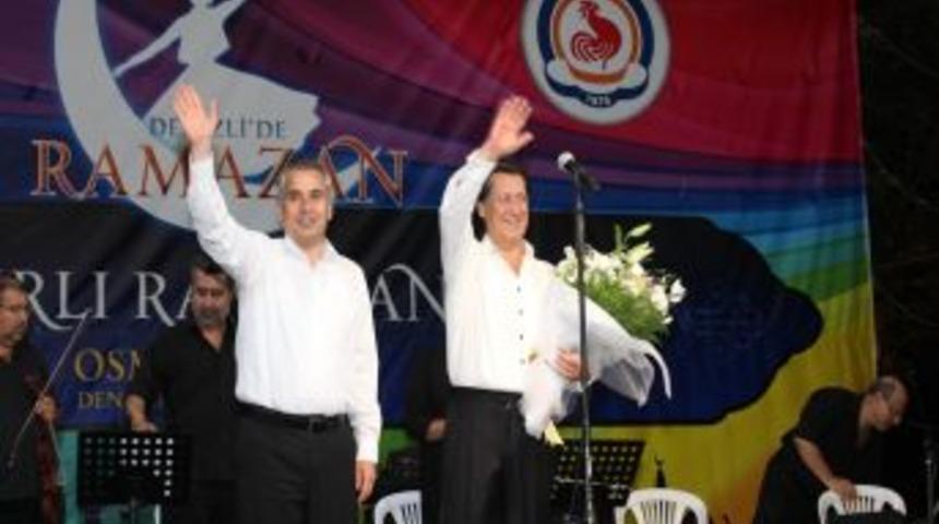 Ahmet &Ouml;zhan, Denizli&rsquo;de konser verdi