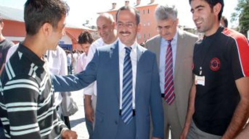 Alparslan &Uuml;niversitesi &ouml;zg&uuml;rl&uuml;k&ccedil;&uuml; olduğu i&ccedil;in tercih ediliyor