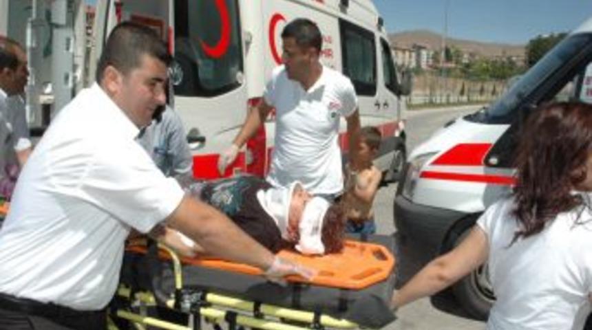 Otomobil takla attı: 2&rsquo;si ağır 6 yaralı