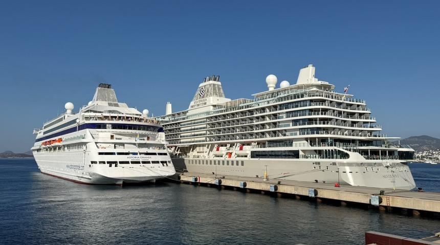 Bodrum'a iki kruvaziyerle 957 turist geldi