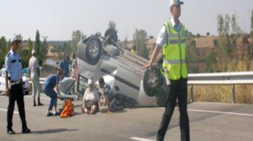 Otomobil şarampole yuvarlandı: 6 yaralı