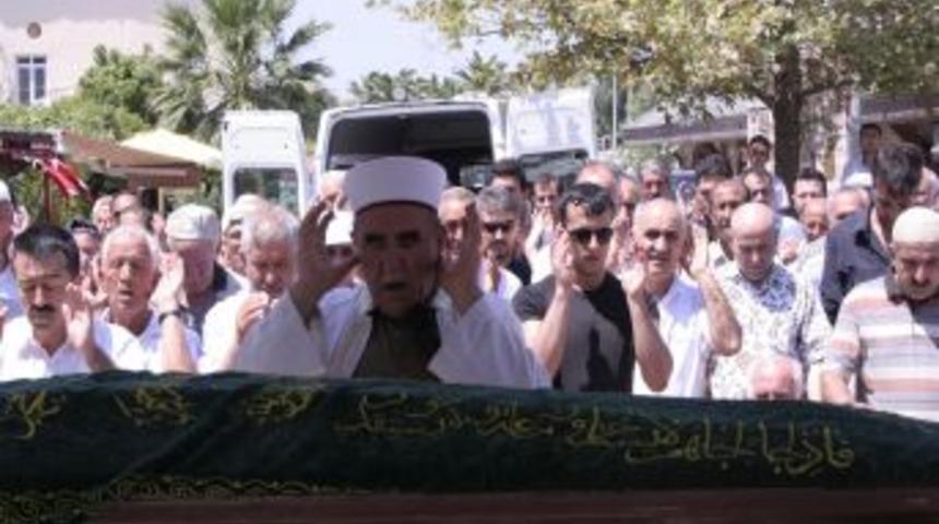 Kazada &ouml;len aynı aileden 4 kişi &Ccedil;eşme'de toprağa verildi