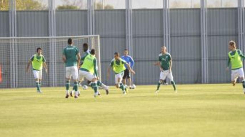 Bursaspor, Gen&ccedil;lerbirliği hazırlıklarını s&uuml;rd&uuml;rd&uuml;