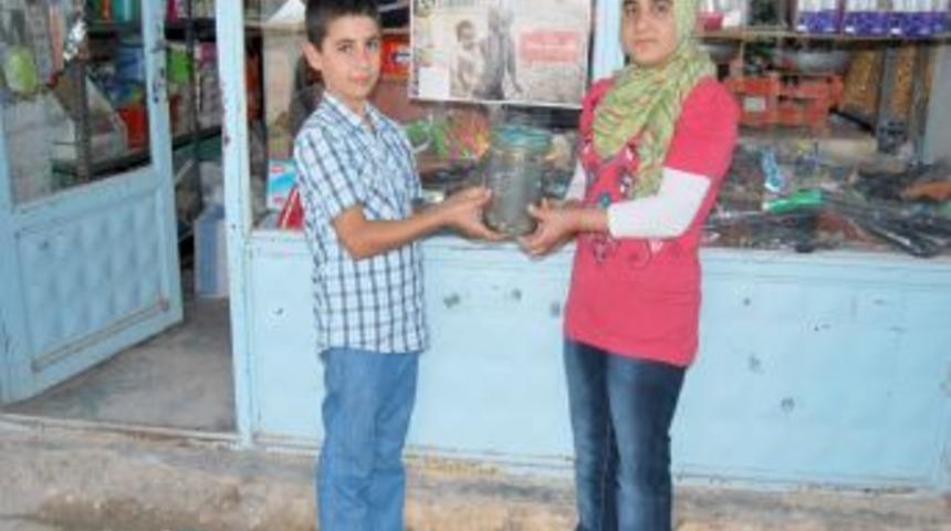 İki kardeş kapı kapı dolaşarak Somali i&ccedil;in yardım topladı