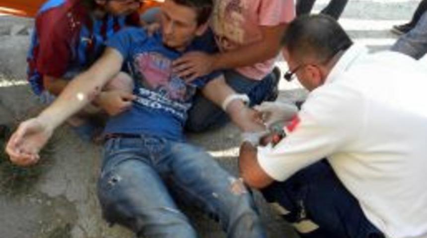 Motosikletle otomobil &ccedil;arpıştı: 2 yaralı