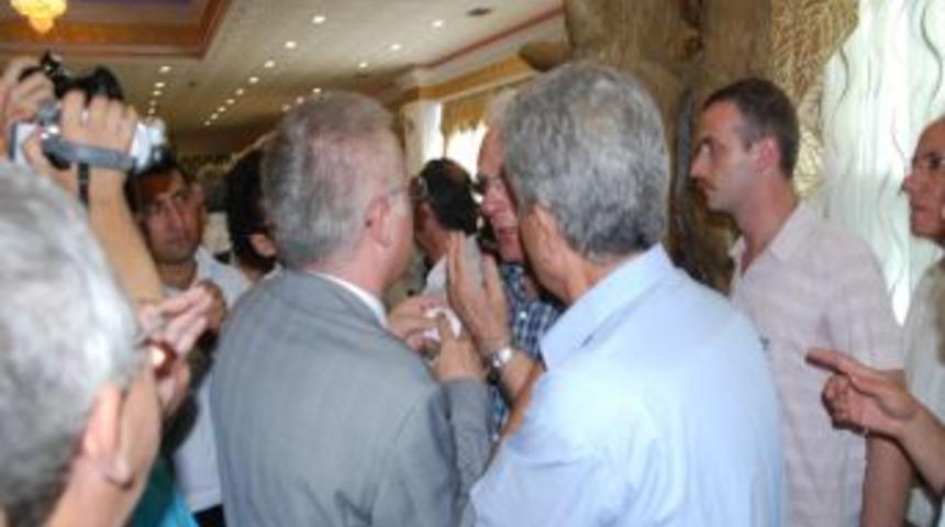 CHP'nin olaylı kongresinde İl Başkanlığı'nı Akdoğan kazandı