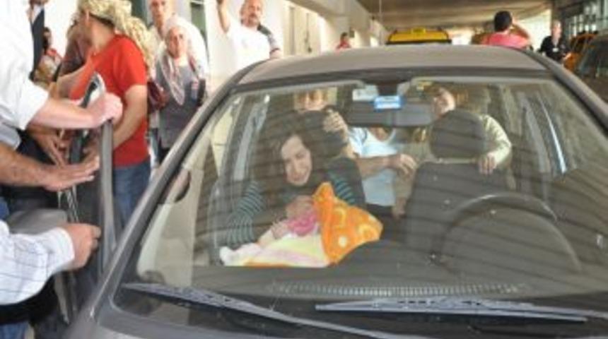 Y&uuml;ksekova'da &ouml;ld&uuml;r&uuml;len Engin Yıldırım'ın cenazesi İzmir'e getirildi