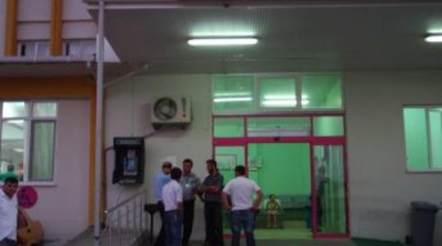 Motosiklet otomobile &ccedil;arptı: 2 &ouml;l&uuml;