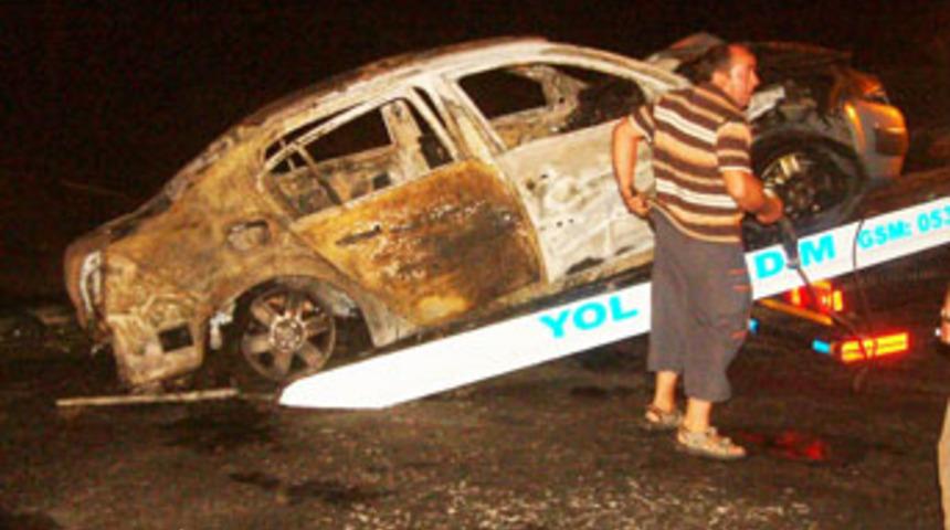 Otomobille motosiklet &ccedil;arpıştı; 2 &ouml;l&uuml;