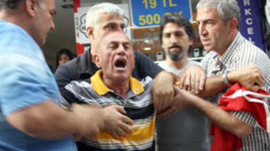 BDP'lilere T&uuml;rk bayraklı protesto