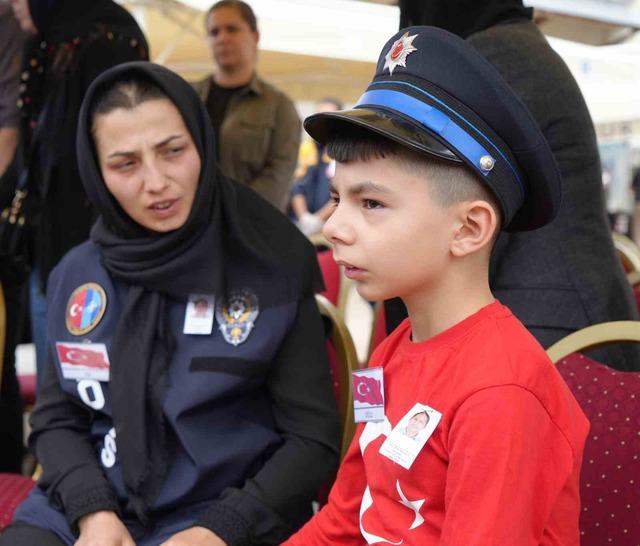 Şehidin eşi ve çocuğundan yürek yakan veda: Babaya son sarılış 9