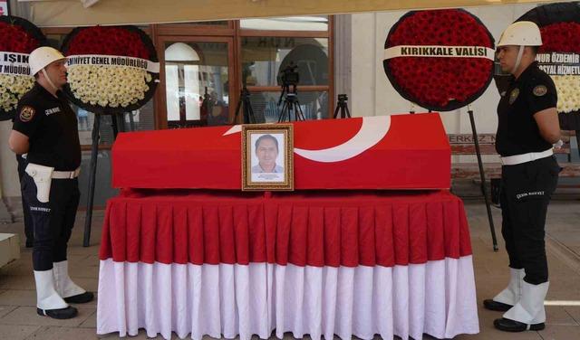 Şehidin eşi ve çocuğundan yürek yakan veda: Babaya son sarılış 6