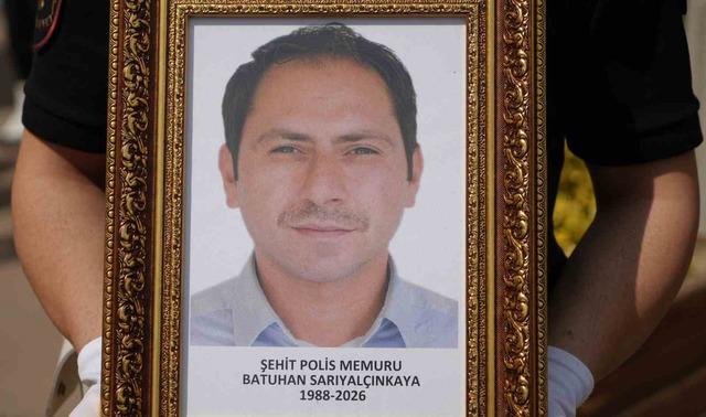 Şehidin eşi ve çocuğundan yürek yakan veda: Babaya son sarılış 4