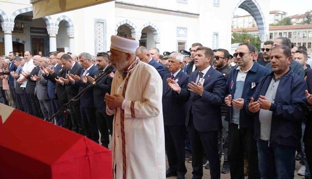 Şehidin eşi ve çocuğundan yürek yakan veda: Babaya son sarılış 3