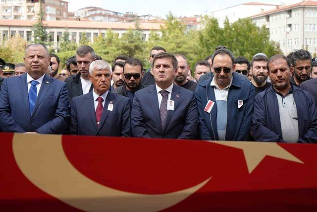 Şehidin eşi ve çocuğundan yürek yakan veda: Babaya son sarılış 2