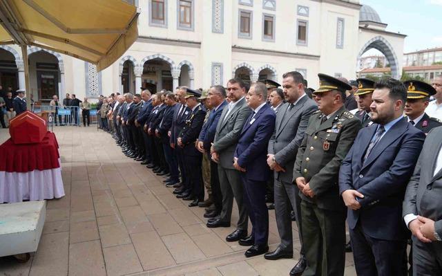 Şehidin eşi ve çocuğundan yürek yakan veda: Babaya son sarılış 11