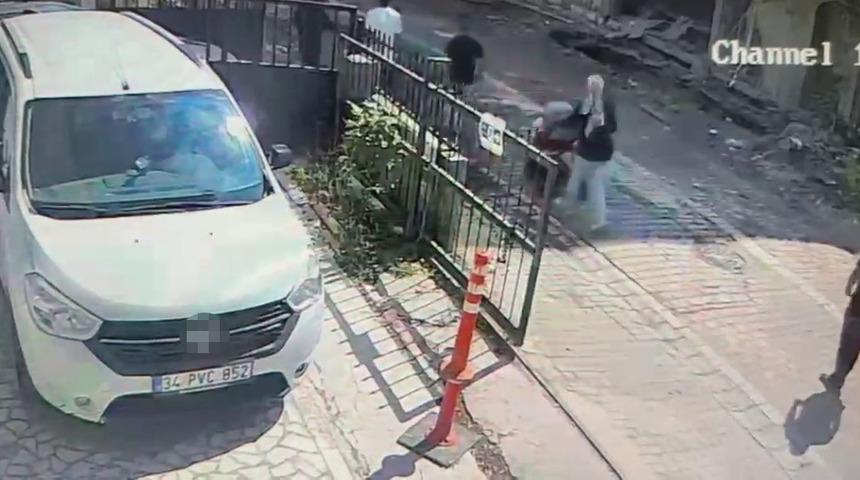 Avcılar&rsquo;da faciadan saniyelerle kurtuluş kamerada