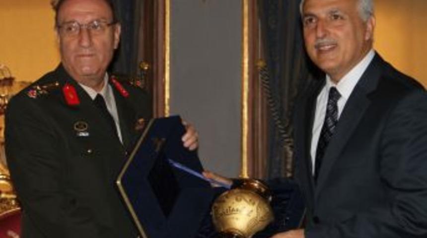 Orgeneral Kıvrıkoğlu, Vali Mutlu&rsquo;ya veda ziyaretinde bulundu