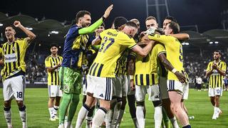 Son dakika: Fenerbah&ccedil;e'de o isim antrenmanda sakatlandı! Menisk&uuml;s&uuml; yırtıldı