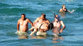 İki kız kardeş, ölüme kulaç attı