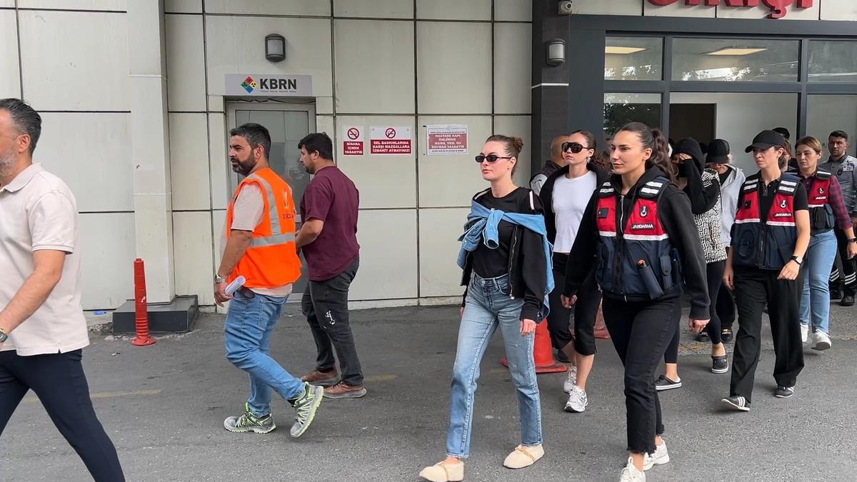 Uyuşturucu operasyonunda gözaltına alınan ünlüler böyle görüntülendi! 18 kişi için karar verilmişti 10