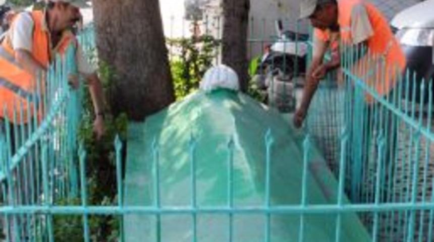 Antalya&rsquo;daki t&uuml;rbelere Ramazan temizliği