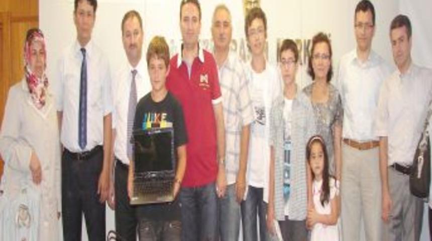 Servergazi İlk&ouml;ğretim'in SBS'de dereceye giren &ouml;ğrencileri &ouml;d&uuml;llendirildi