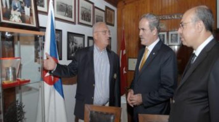 Yat yarışını kazananlar madalyalarını aldı