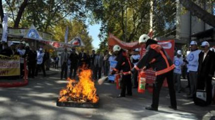 'İtfaiyeci' duasıyla &ouml;zl&uuml;k haklarını istediler