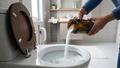 Bu y�ntemi duyanlar tuvaletlerine tuz d�k�yor