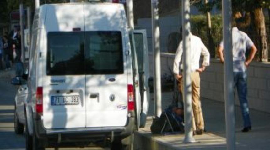 Ş&uuml;pheli bavuldan fatura &ccedil;ıktı