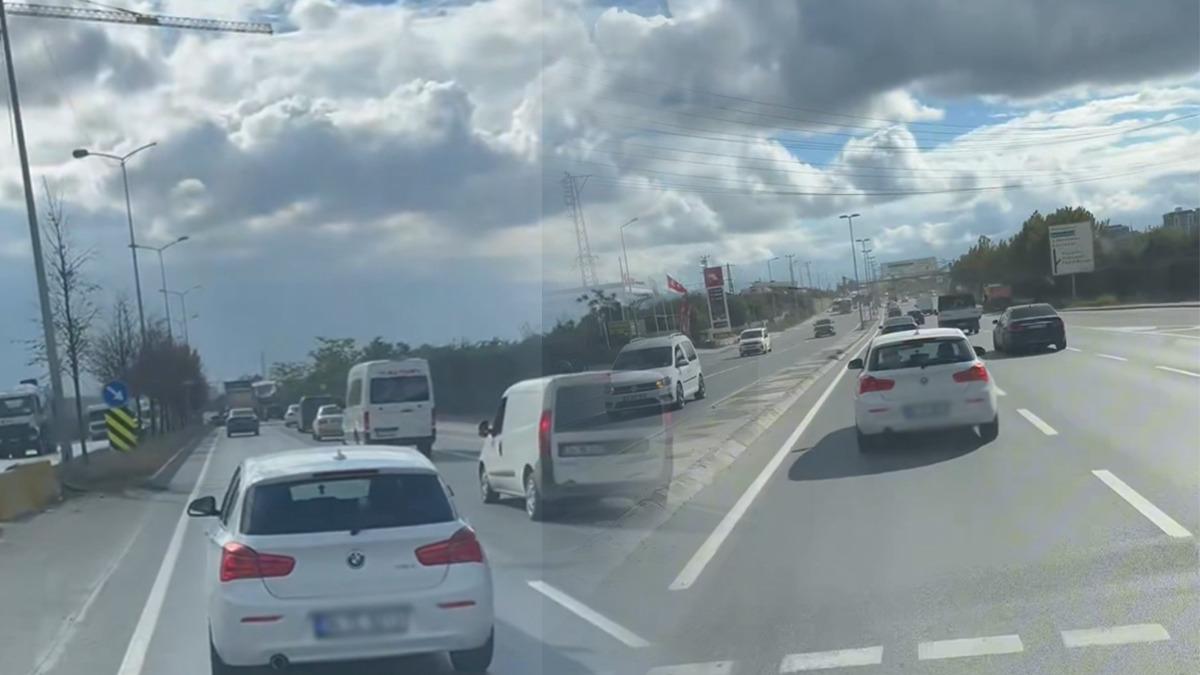 İstanbul da ambulans şoförünü çileden çıkarttı! "Hala sağa geçmiyorsun" 1