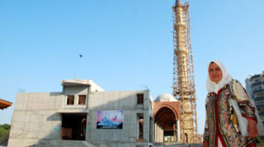 Camiye kadın eli değince!