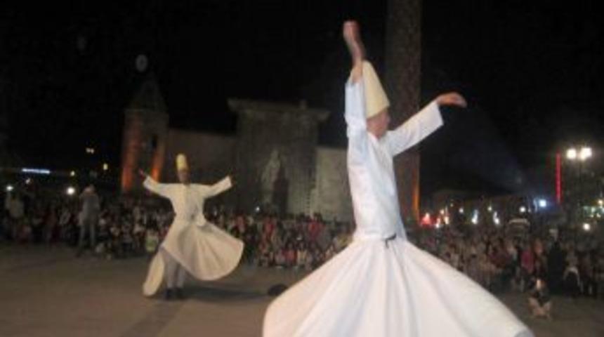 Yakutiye'deki Ramazan etkinliğini son &uuml;&ccedil; g&uuml;nde 35 bin kişi izledi